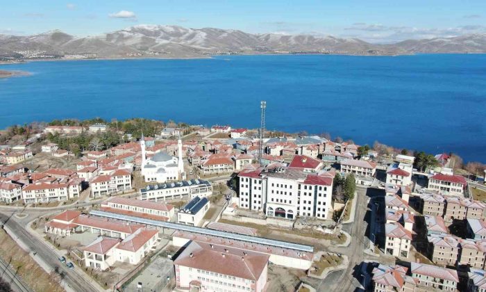 Depremin merkezi Sivrice’deki göl manzaralı TOKİ konutları tamamlandı