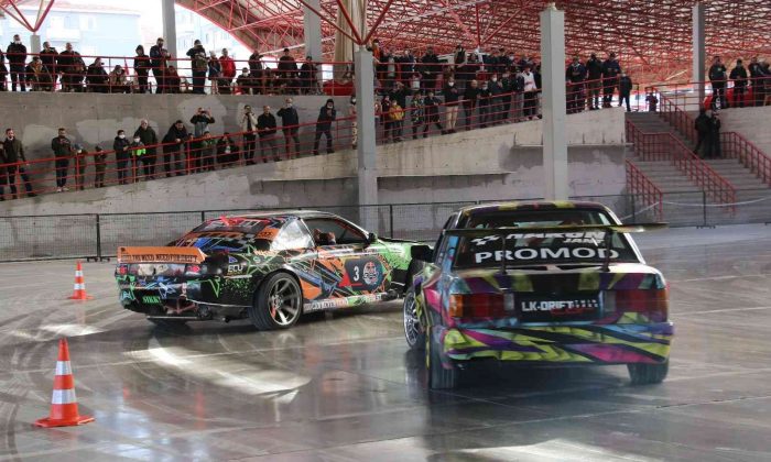 Drift pilotları başkentliler için lastik yaktı