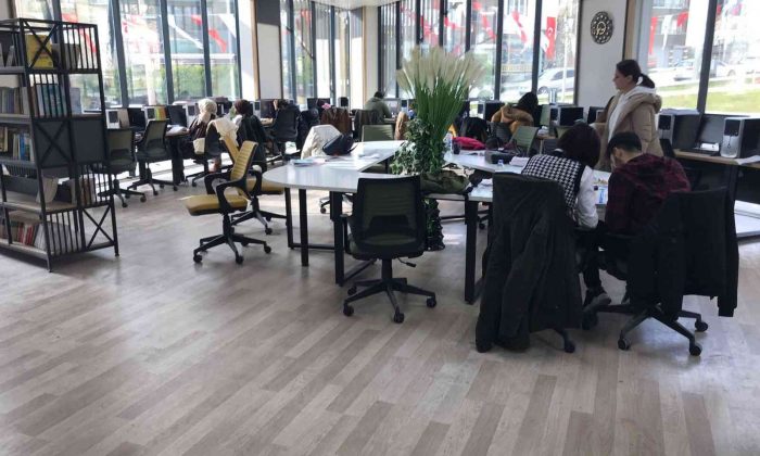 Elazığ’ın ilk dijital kütüphanesi büyük ilgi görüyor