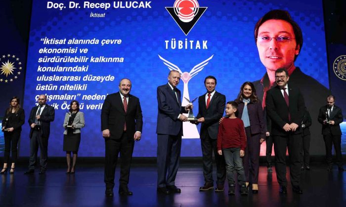 ERÜ Öğretim Üyeleri TÜBA ve TÜBİTAK Bilim Ödüllerini Aldı