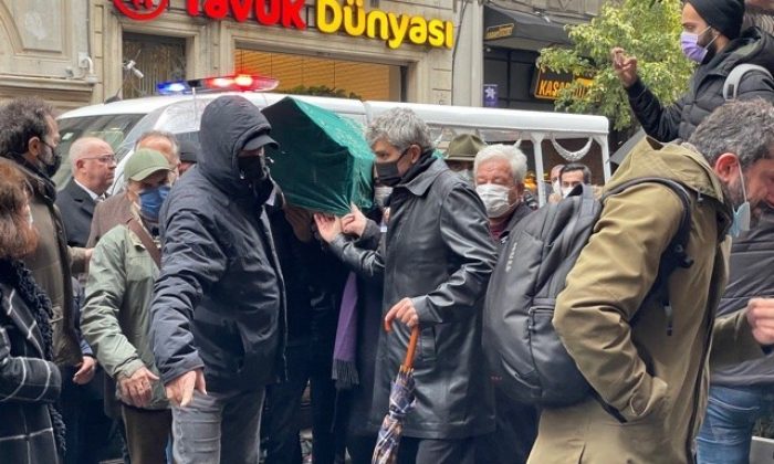 Eski Bora Başkanı Yücel Sayman için İstanbul Barosu önünde tören