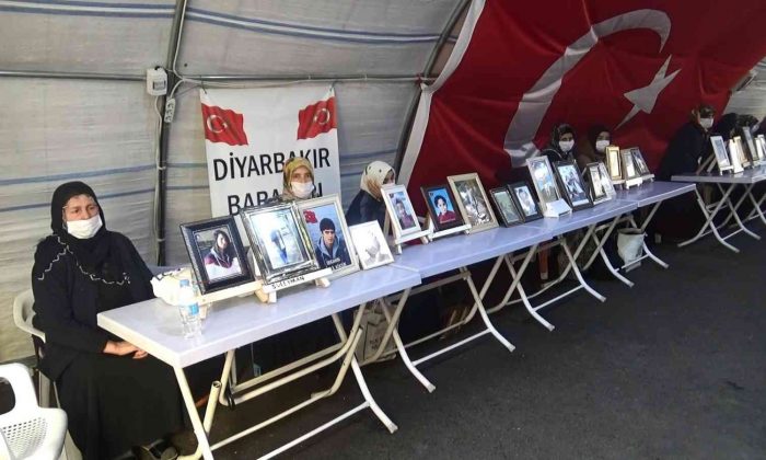 Evlat nöbetindeki aileler PKK ve HDP’nin yakasını bırakmayarak evlatlarını istiyor
