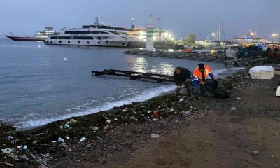 Fırtınanın ardından deniz kenarı çöplüğe döndü