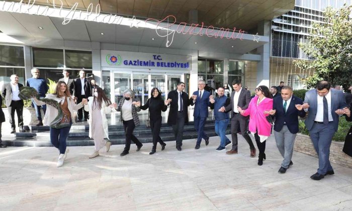 Gaziemir’de memurların toplu sözleşme sevinci