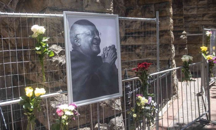 Güney Afrika’da ayrımcılık karşıtı Başpiskopos Tutu için 1 haftalık yas ilan edildi