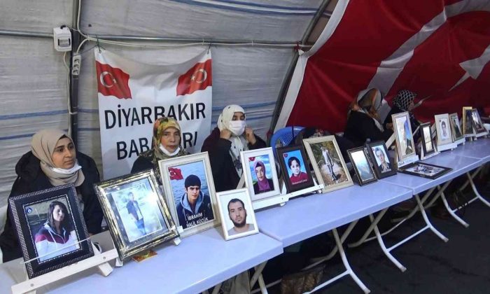 HDP önündeki ailelerin evlat nöbeti kararlılıkla sürüyor