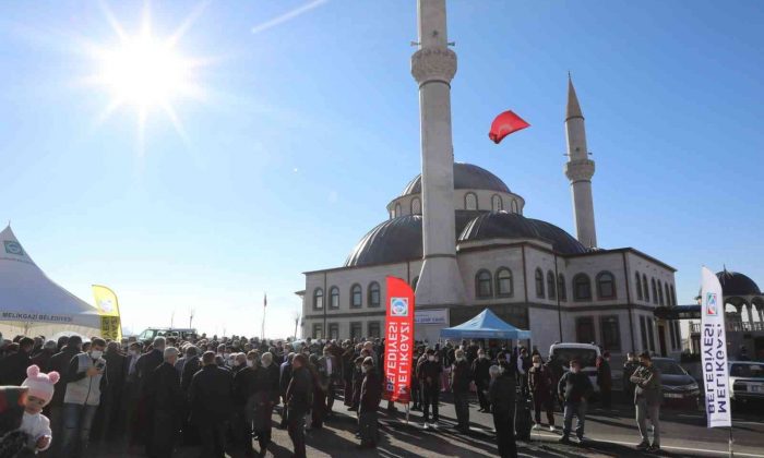 Hırka-i Şerif Cami dualarla ibadete açıldı