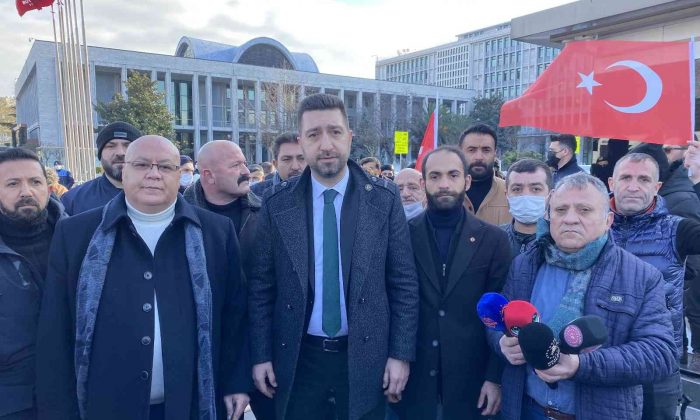 İBB önünde “557 çalışanın terör bağlantısı” protestosu