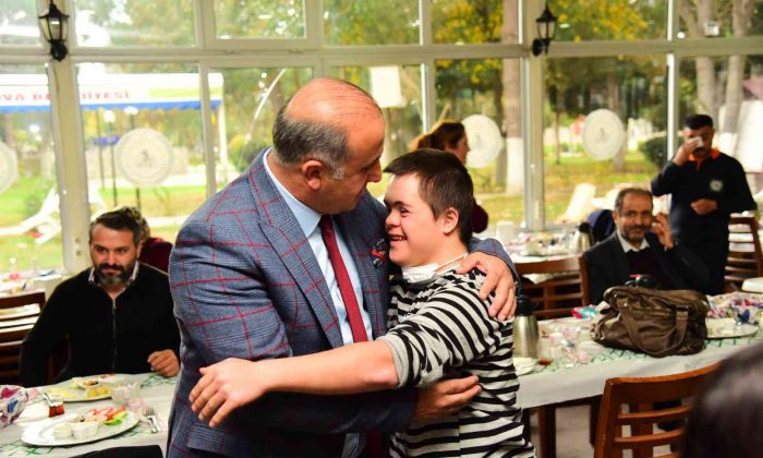 İncirliova Belediye Başkanı Kaya, engelli bireyler ile bir araya geldi