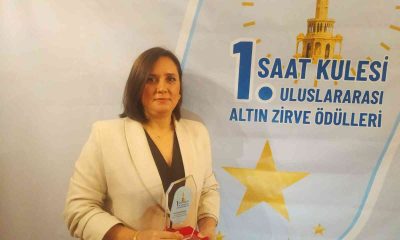 İzmir’de ’yılın en başarılı taksi sürücüsü’ ödülü, kentin tek kadın taksi sürücüsüne verildi
