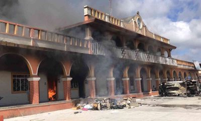 Meksika’da belediye başkanına kızan halk, belediye binasını ateşe verdi