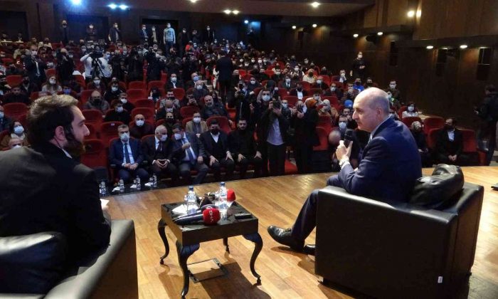 Numan Kurtulmuş, üniversite öğrencileriyle bir araya geldi
