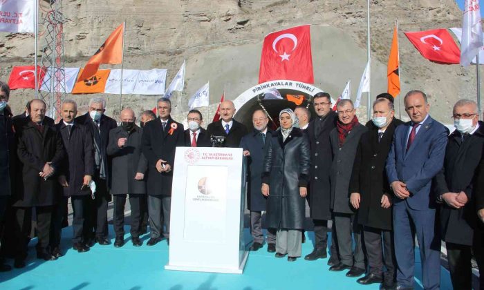 Pirinkayalar tüneli açıldı