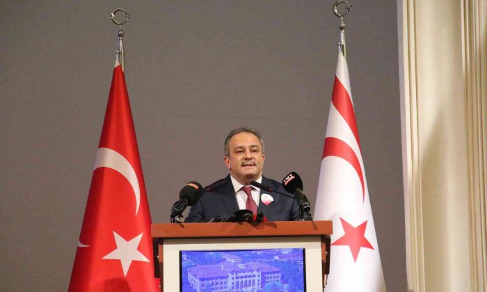 Prof. Dr. İlhan ‘Kanlı Noel’de şehit edilen kardeşlerini anlatırken duygu dolu anlar yaşadı