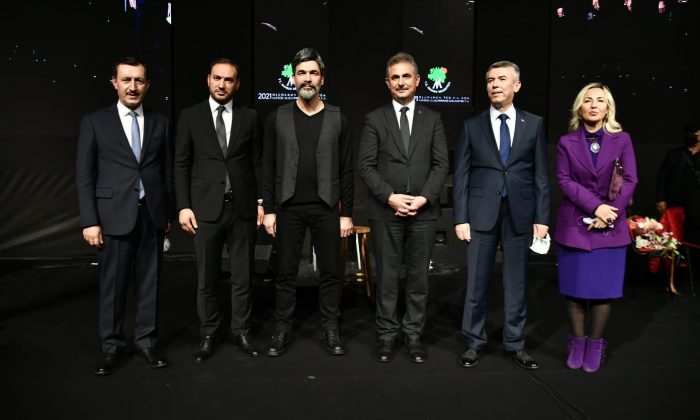 Sanatçı Uğur Işılak Mamaklılara unutulmaz bir gece yaşattı