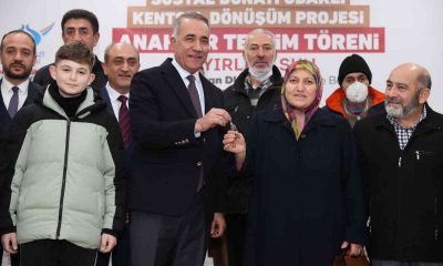 Sultangazi’de kentsel dönüşüm projesi ile 30 aile ev sahibi oldu