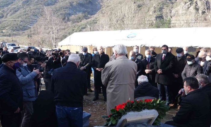 Trabzonspor’un efsane ismi Özkan Sümer mezarı başında anıldı