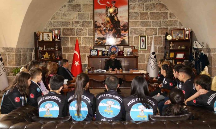 Ülkenin geleceğine yön verecek bireyler Payas Stem Yapay Zeka Merkezinde yetişiyor