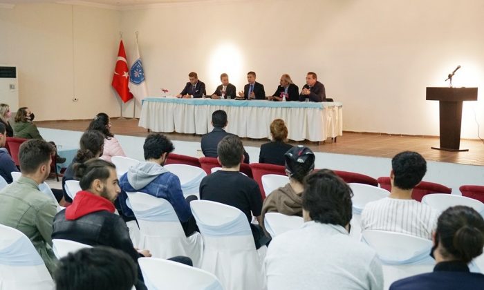 Üniversite öğrencilerinin sorunlarını dinlediler