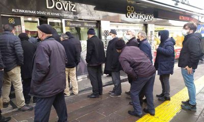 Vatandaş akın akın döviz bozduruyor