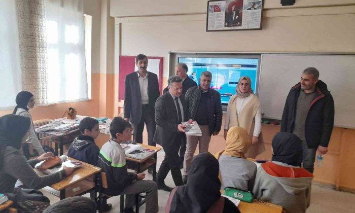 Yazıkonak Belediye başkanı, Bingöl’deki öğrencilere kitap dağıttı