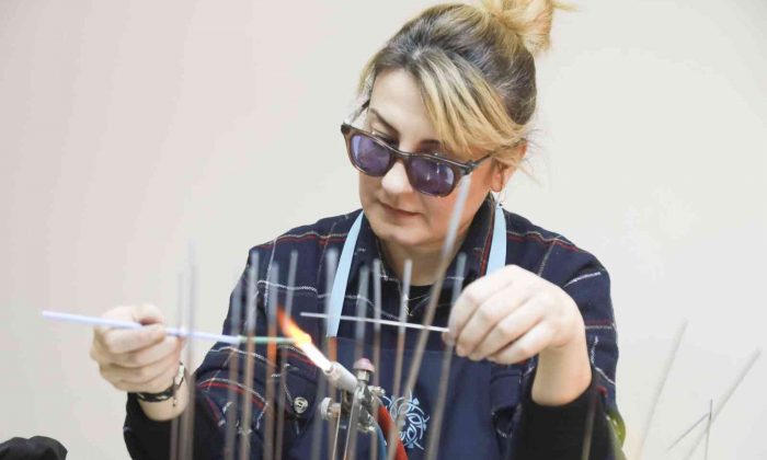 Aydın’ın nazar boncukları Büyükşehir Belediyesi kurslarında üretiliyor