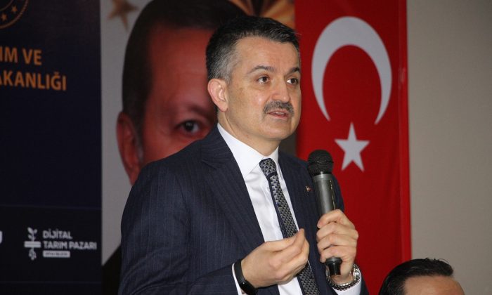 Bakan Pakdemirli ’Aşı’ müjdesini Manisa’dan verdi