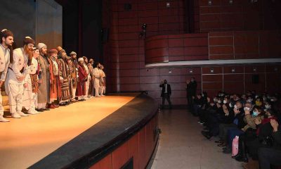 Başkan Büyükkılıç, devlet tiyatrosunda ‘Hacı Bektaş’ tiyatro oyununu izledi