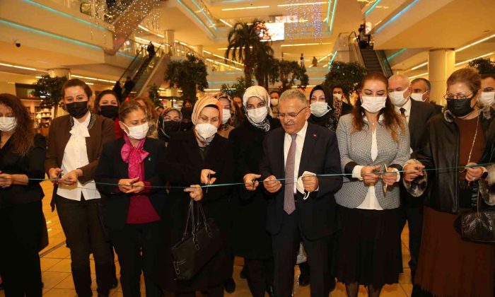 Başkan Büyükkılıç, özel tasarım deri aksesuarları sergisi’nin açılışına katıldı