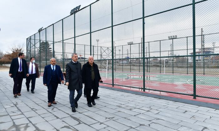 Başkan Çınar, İnönü Mahallesi spor kompleksini inceledi