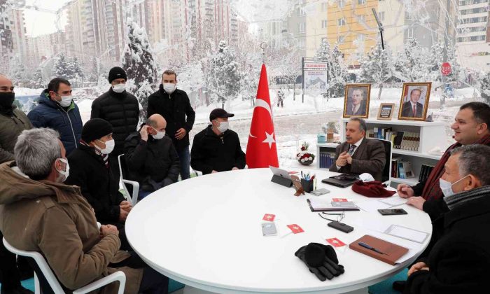 Başkan Yalçın kar ve soğuğa rağmen Şeffaf Oda’da