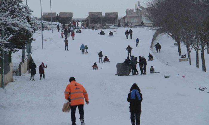 Beyşehir’in doğal kayak merkezi kayak severlerin gözdesi oldu