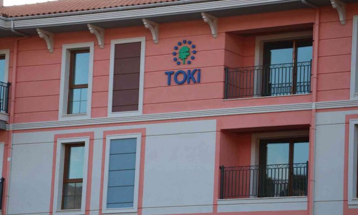 Cumhurbaşkanı Erdoğan, Arnavutluk’ta yapılan deprem konutlarını sahiplerine teslim etti