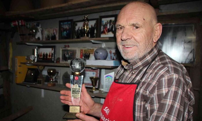 Cumhurbaşkanının elinden ’Yaşayan İnsan Hazineleri’ ödülünü alan Salim Usta o anları anlattı