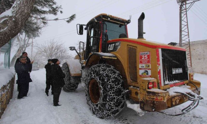 Hacılar’da yoğun kar mesaisi sürüyor