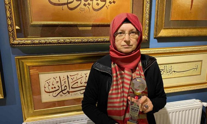 Hattat Ayten Tiryaki: “Ürettiğimiz eserler hiçbir zaman en güzeli değildir ama daha güzele ulaşmak yolunda bir safhadır”