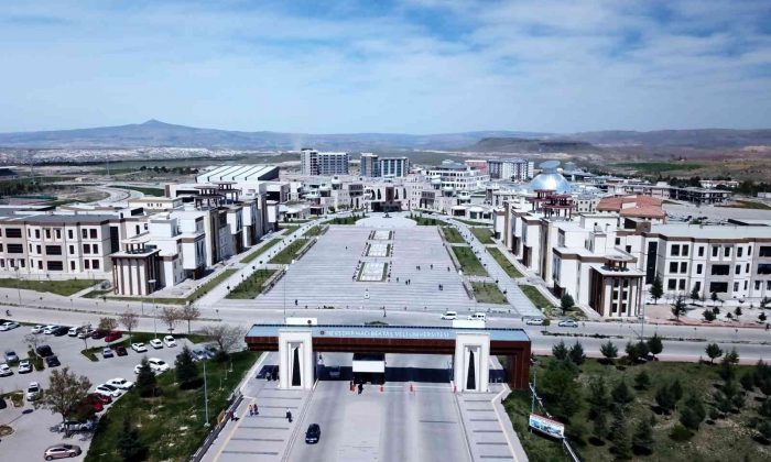 Nevşehir Hacı Bektaş Veli Üniversitesi Fen Edebiyat Fakültesi ve Eğitim Fakültesi’ne 2 profesör ataması yapıldı