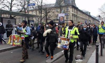 Paris’te 24 Ocak’ta başlayacak olan aşı kartı uygulaması protesto edildi