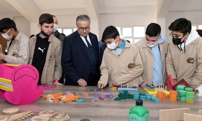 Vali Su, MTOSB’deki öğrencilerle buluştu