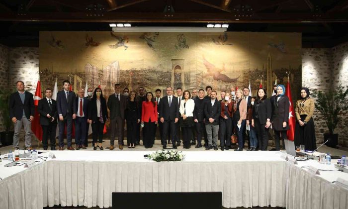 Bakan Kasapoğlu, yabancı yayın kuruluşlarının mensupları ile bir araya geldi