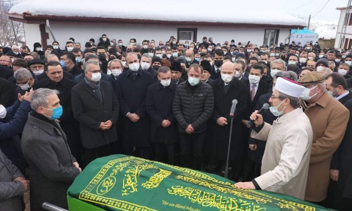 Bakan Soylu, AK Partili Ceylan’ın babasının cenazesine katıldı