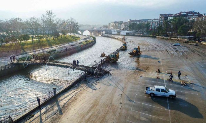 Biga’daki taşkın, hasarı gün ağarınca ortaya çıktı