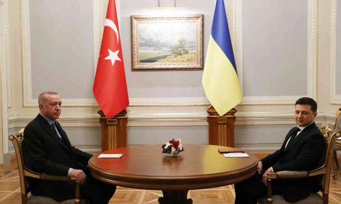 Cumhurbaşkanı Erdoğan: “Türkiye, Karadeniz’den komşu olduğu iki dost ülke arasındaki krizin sonlandırılması için üzerine düşeni yapmaya hazırdır”