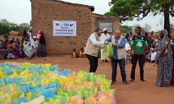 İHH Afrika’da yüzleri güldürdü